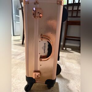 Impressions Metallic Rose Gold Rolling Cosmetic Case